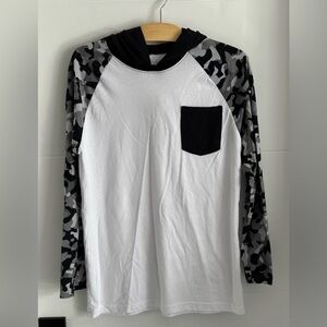 🎁The Children’s Place: Boys Hooded Long Sleeve Top- Size XL🎁